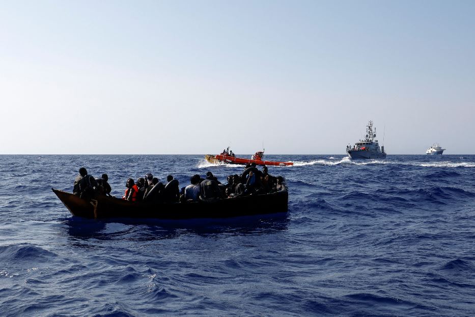 Week-end caldo a Lampedusa: centinaia di migranti sbarcati sull’isola