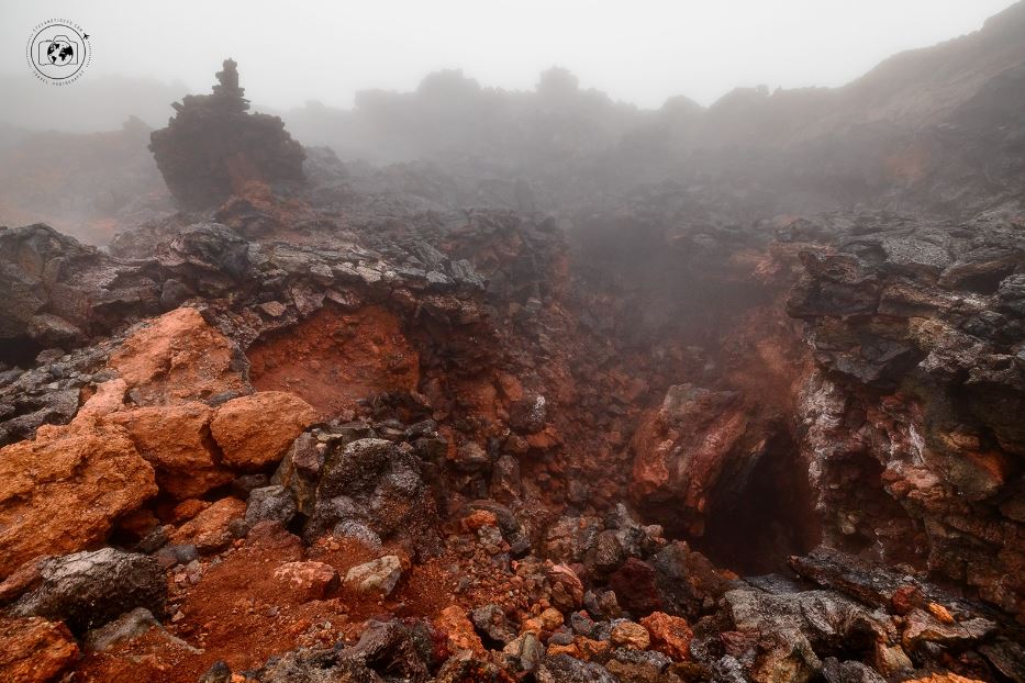 Kamchatka, una caverna naturale dentro un campo di lava - © Stefano Tiozzo