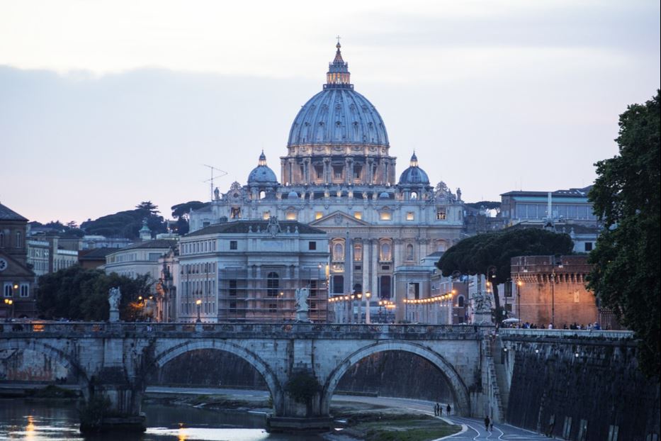 Ecco come candidarsi al servizio liturgico nella Basilica di San Pietro