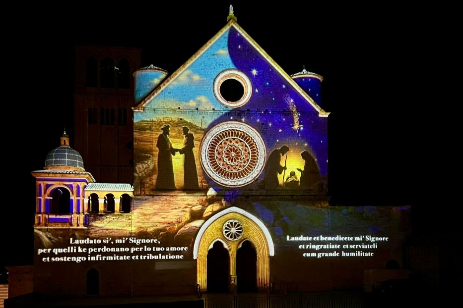 Natale ad Assisi, "Il Cantico delle Creature" di San Francesco proiettato sulle facciate delle chiese e dei monumenti principali della città