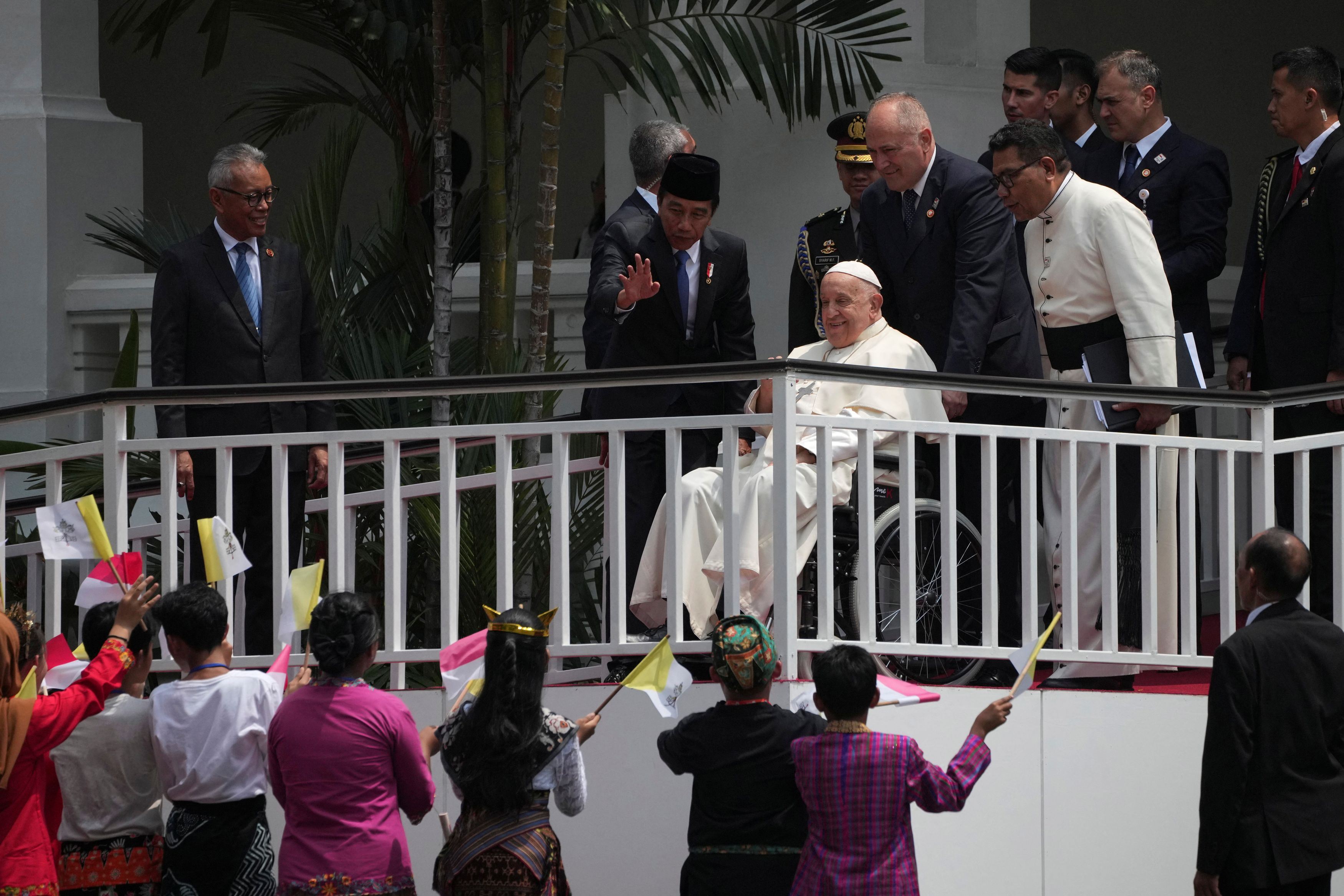 Il Papa con il presidente indonesiano Joko Widodo