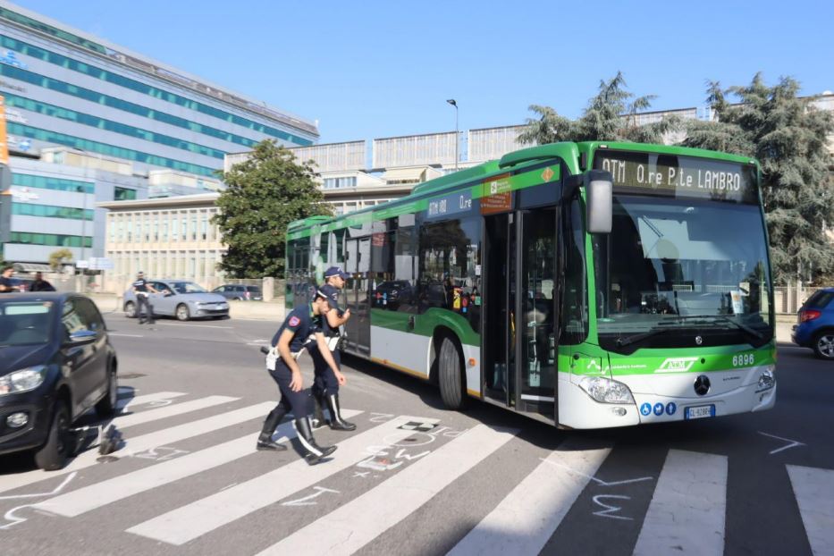 Le strisce pedonali a Milano dove, nel 2023, ha perso la vita un uomo di 48 anni investito e ucciso da un autobus