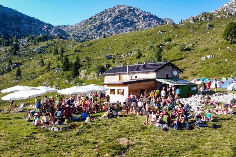 In Val Serina il rifugio che aiuta la Bolivia