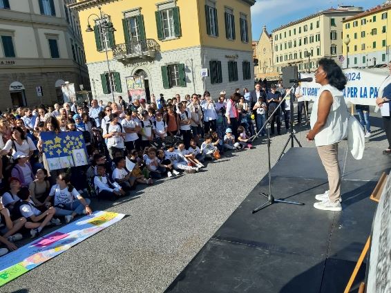Testimonianza delle donne di pace in piazza a Livorno