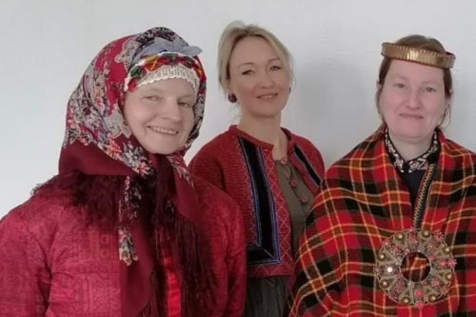 Donne suiti in costume tipico. Canti e tradizioni suiti nel 2009 sono stati inseriti nella lista del patrimonio culturale immateriale dell'Unesco