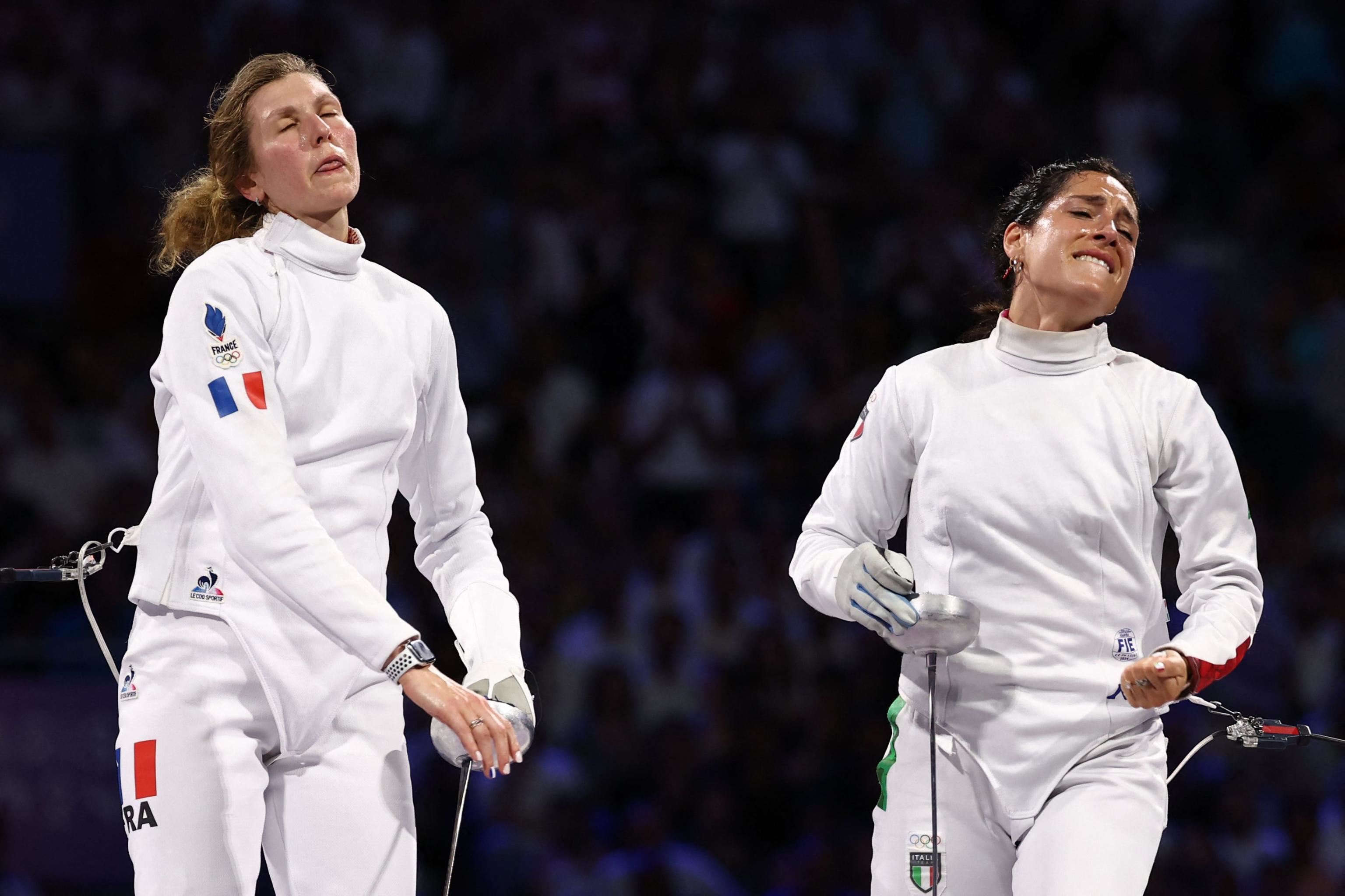 Alberta Santuccio (a destra) durante la finale della spada a squadre femminile vinta dalle azzurre