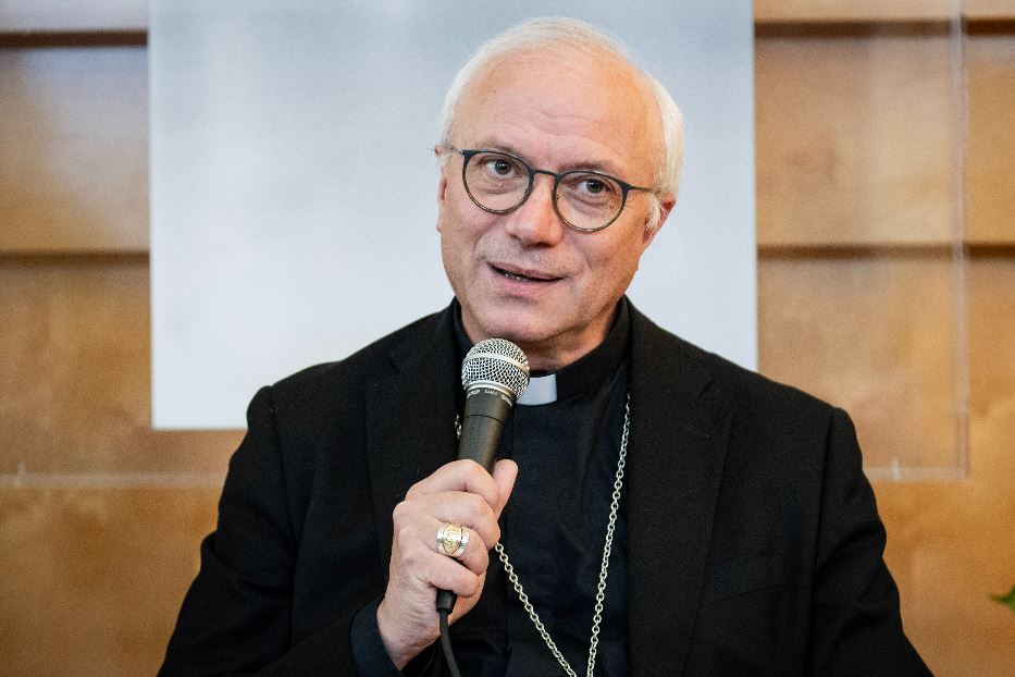 Monsignor Baturi, segretario generale della Cei, nella conferenza stampa di chiusura del Consiglio permanente della Cei