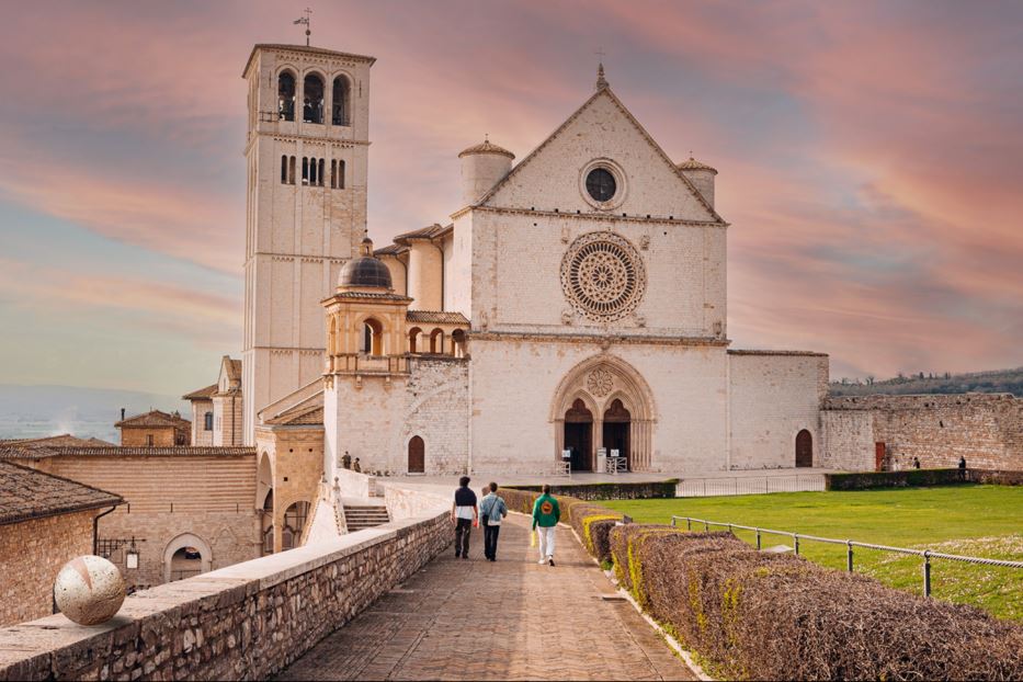 La magia della Basilica di San Francesco. Una sfera di pietra (sulla sinistra) la racconta con un sistema digitale