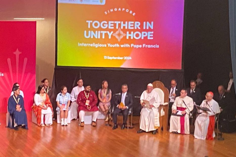 Un'immagine dell'incontro interreligioso con i giovani a Singapore