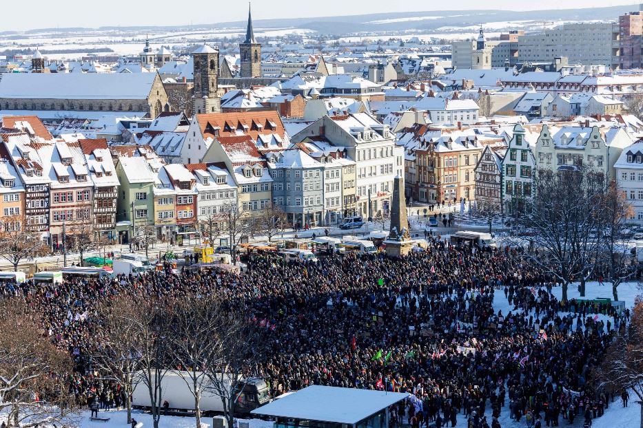 Manifestanti in piazza a Erfurt