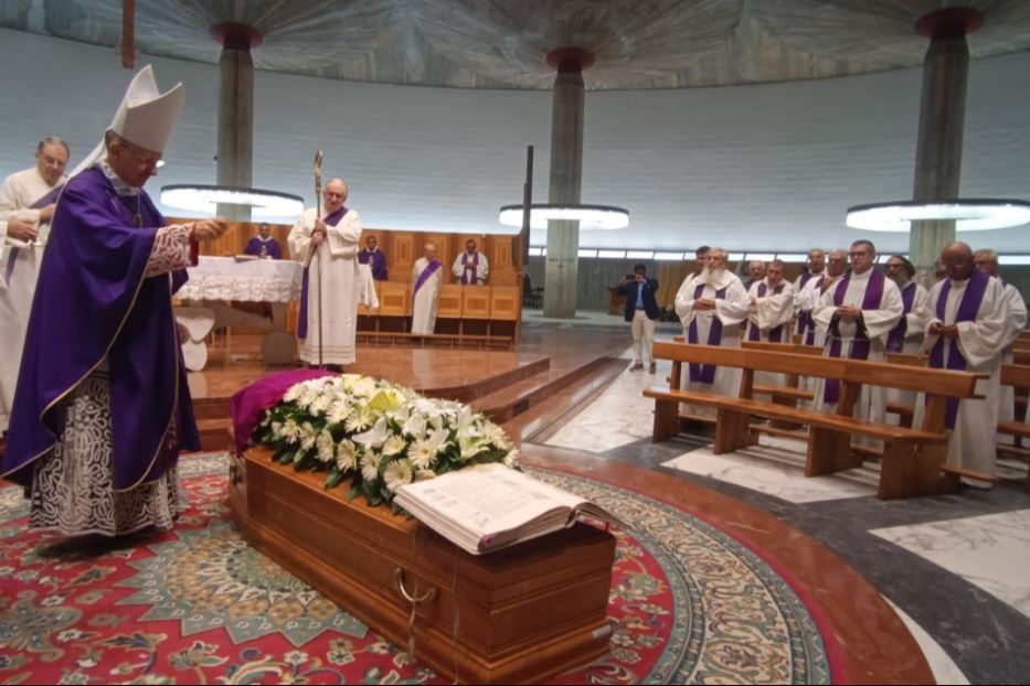 La Spezia: il funerale di don Giuseppe Savoca, presieduto dal vescovo Luigi Ernesto Palletti nella Cattedrale di Cristo Re