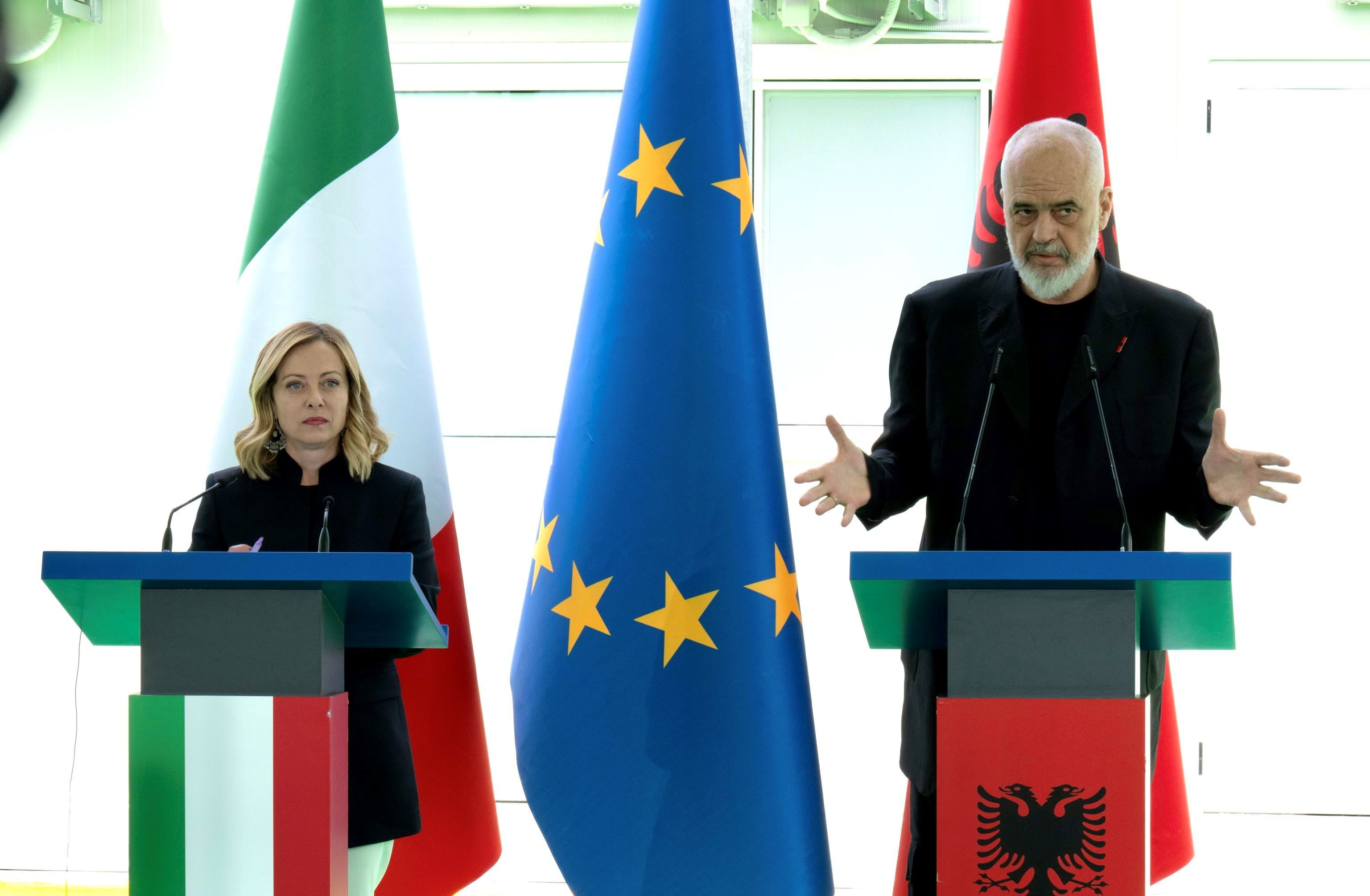 La premier italiana Giorgia Meloni e quello albanese Edi Rama durante il punto stampa.