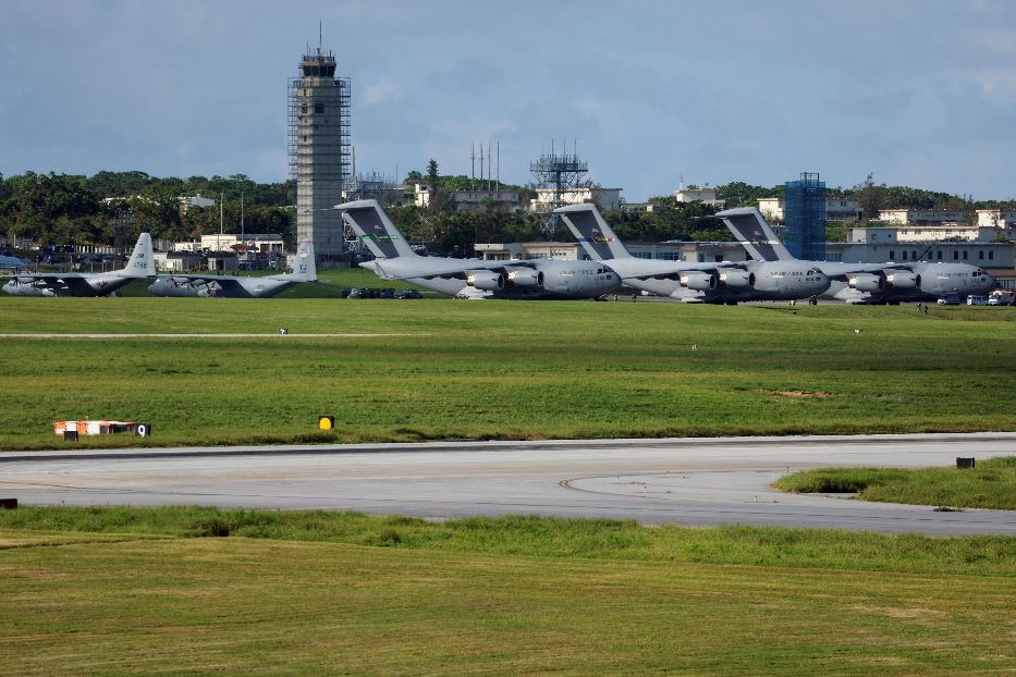 La base militare americana Kadena sull'isola meridionale giapponese di Okinawa