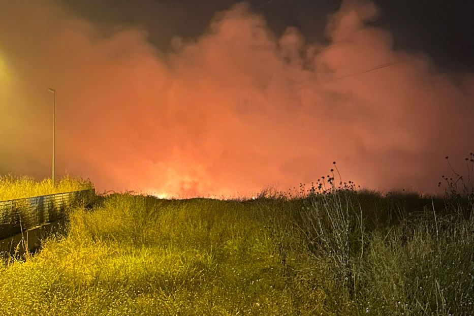 L'incendio alla cooperativa sociale nei terreni confiscati ai clan