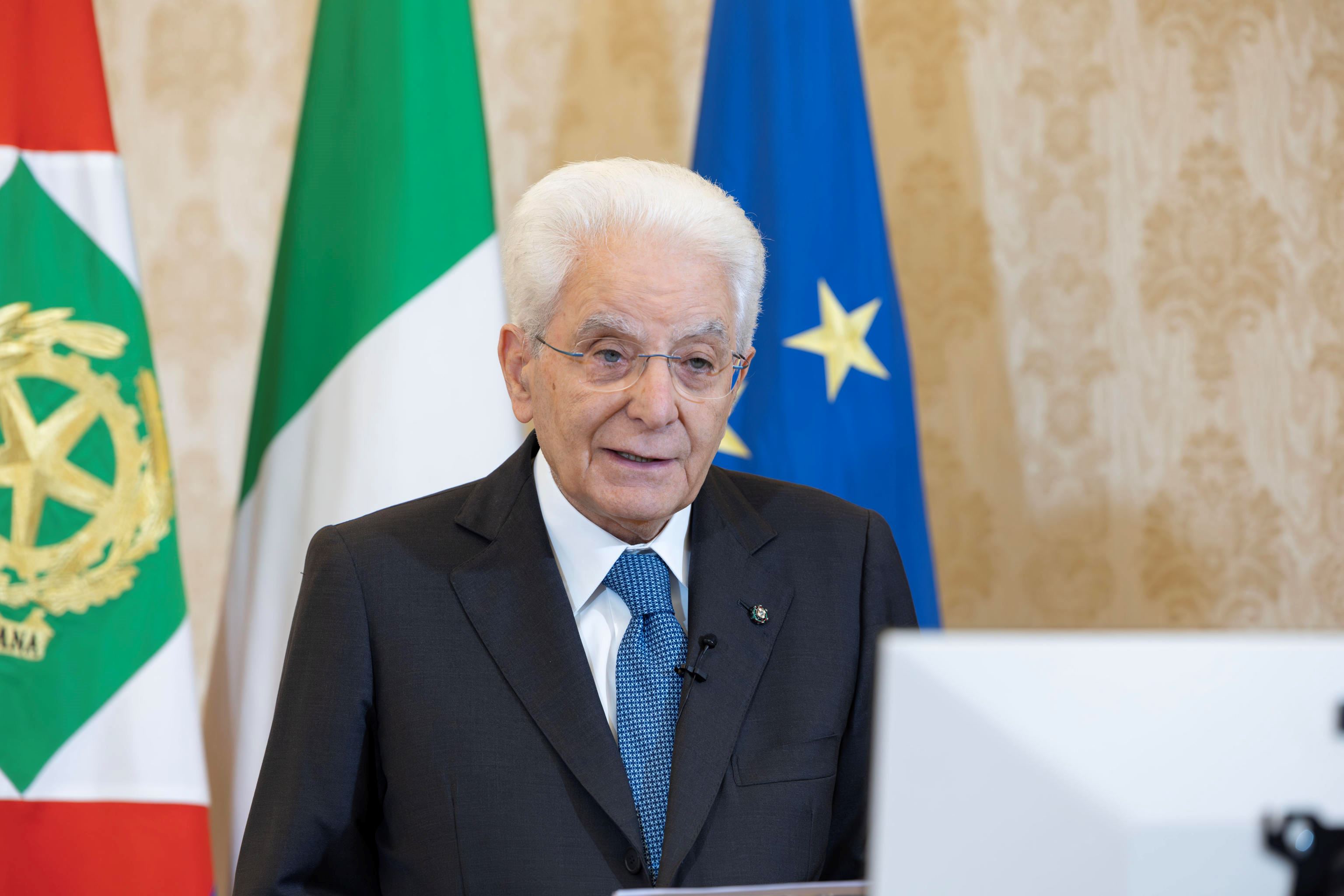 Mattarella: «Ineludibile abbattere il debito. L'Europa è incompiuta»