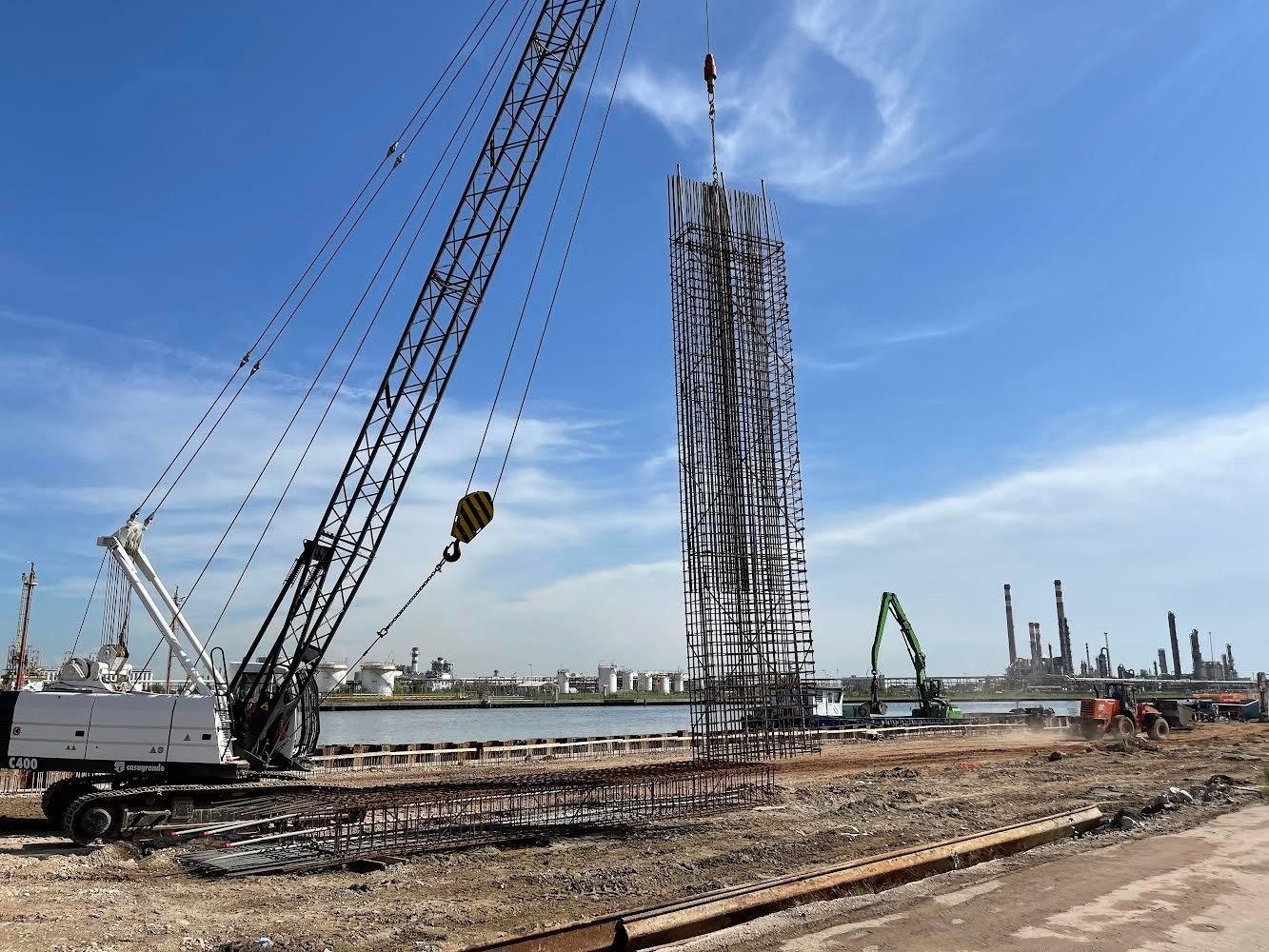 l polo siderurgico di Taranto, uno tra i Siti di interesse nazionale al centro della campagna al via oggi.