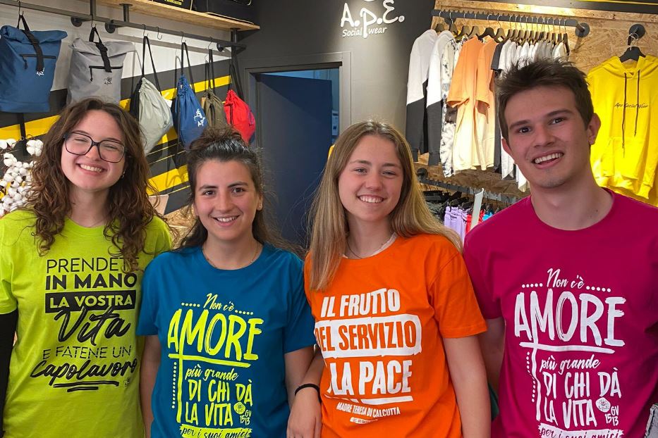 Con Ape social wear l’abbigliamento si fa etico: «Così promuoviamo il bene»