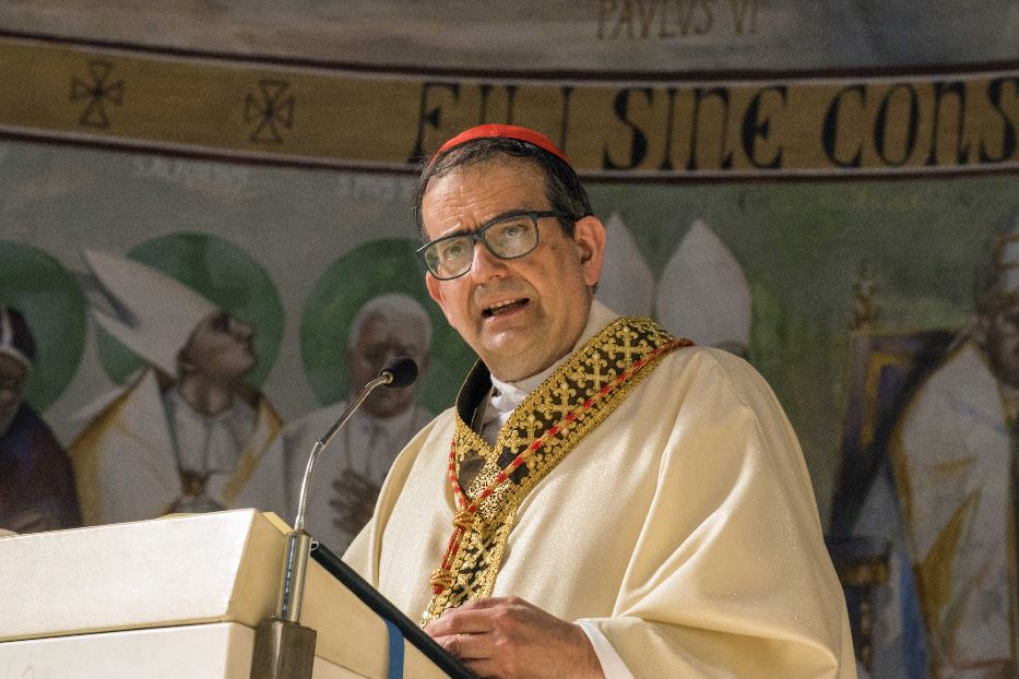 Il cardinale Augusto Paolo Lojudice durante la celebrazione eucaristica per la presa di possesso della Parrocchia Santa Maria del Buon Consiglio a  Roma il 2 giugno 2021