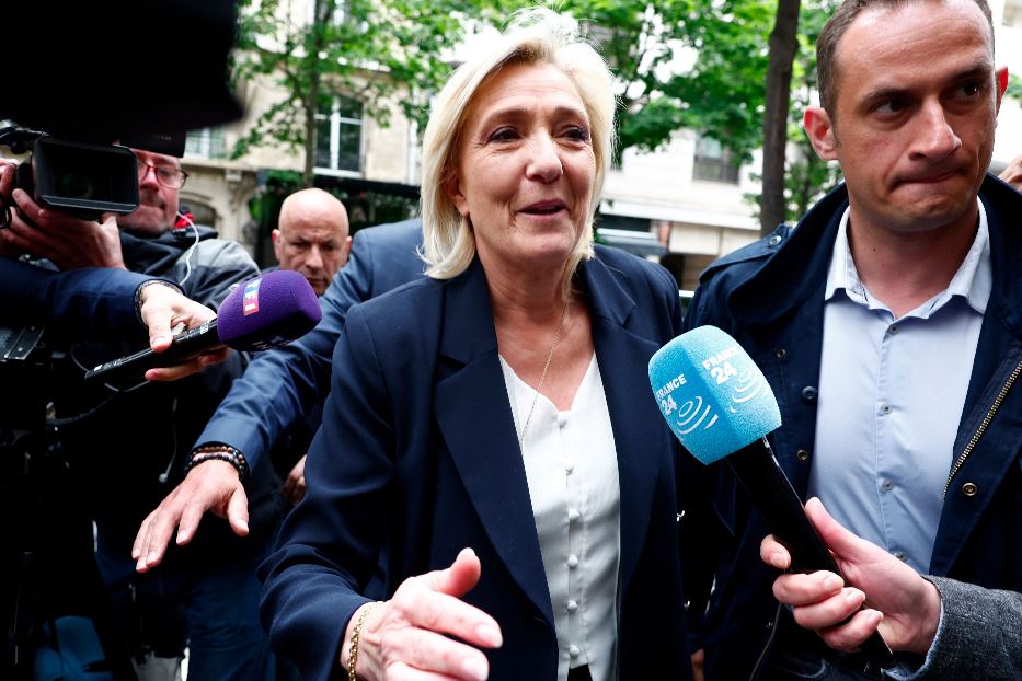 Intesa tra Le Pen e neogollisti, Macron all'angolo