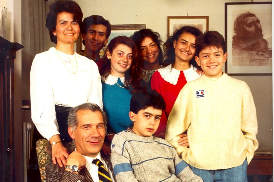 Un'immagine di Carlo Casini in famiglia