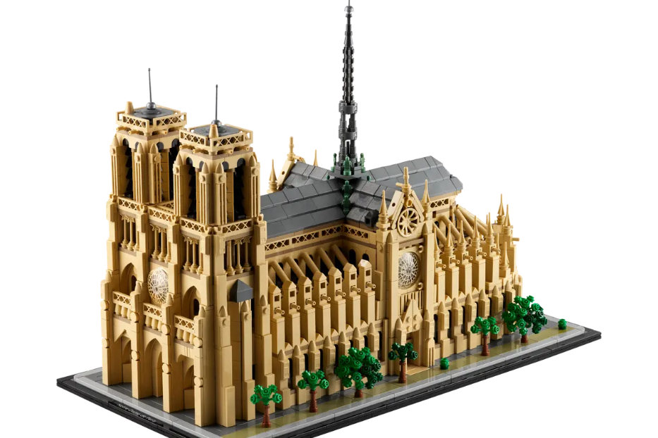 Dalla Lego un omaggio a Notre-Dame in 4.383 mattoncini