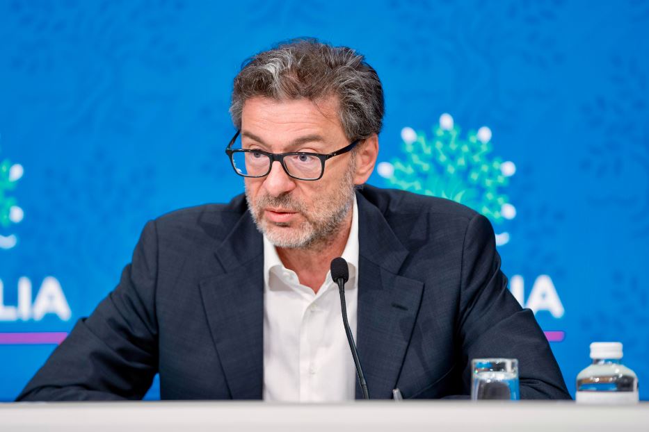 Giorgetti: «La tassa per attirare i Paperoni è fallita. Il tesoretto? Vediamo»