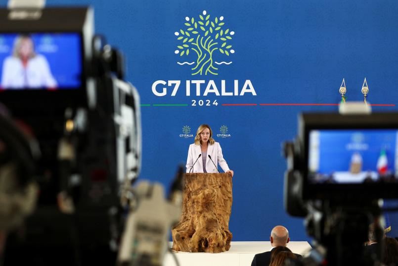 Meloni: «L'Ue riconosca il ruolo dell'Italia». Ma Scholz: «È di estrema destra»