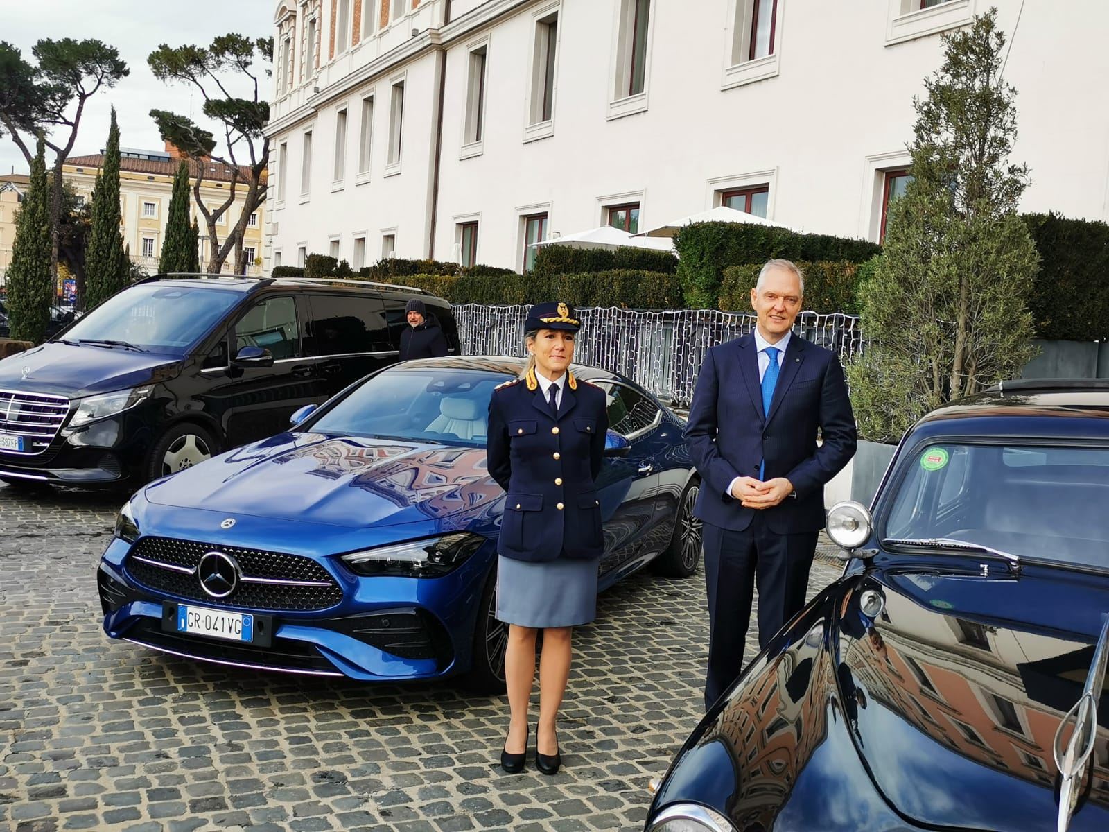 Deborah Montenero (Polizia Stradale) con Marc Langenbrinck (Merceds Italia)