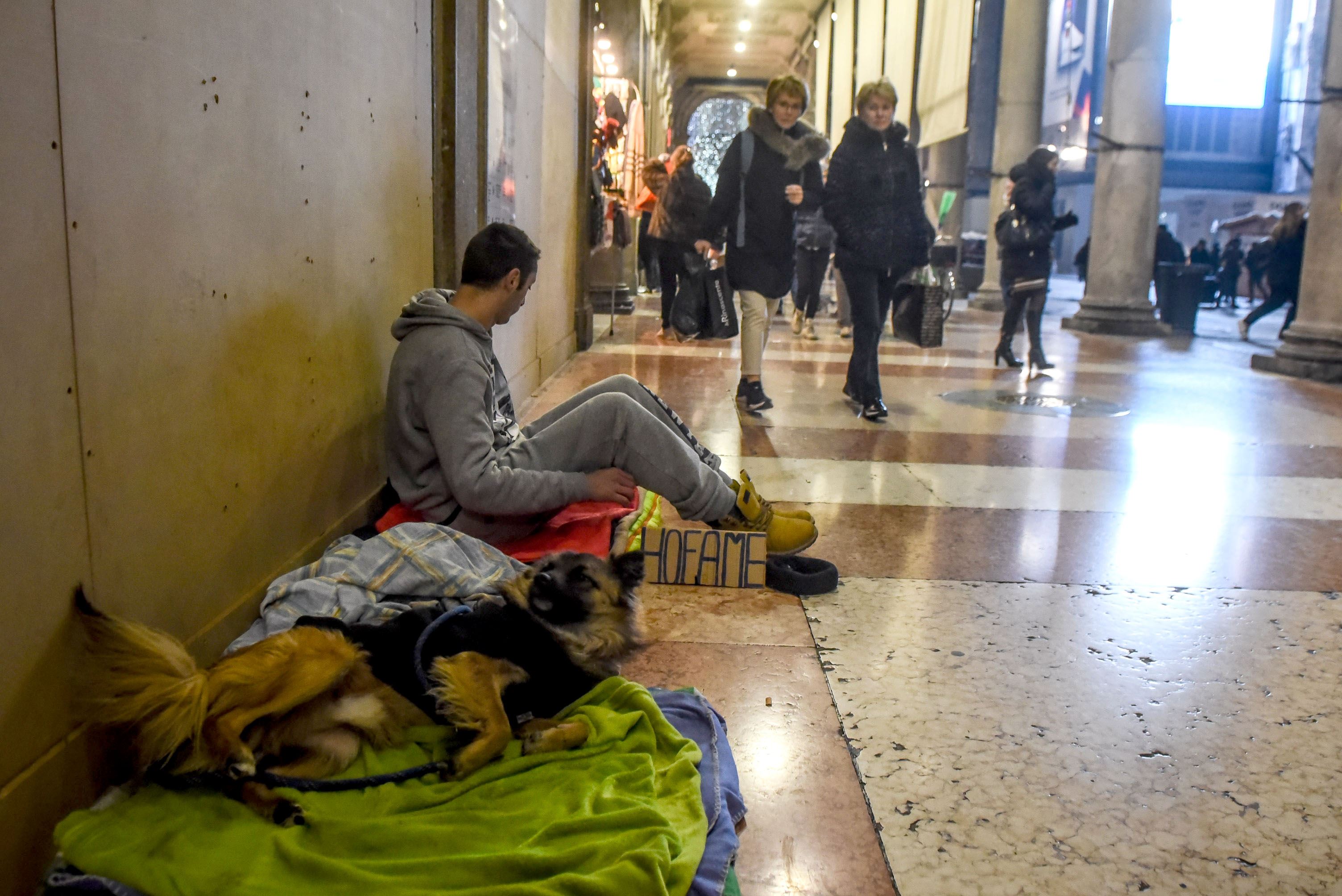 Perde lavoro e casa, la legge salva-suicidi evita il peggio