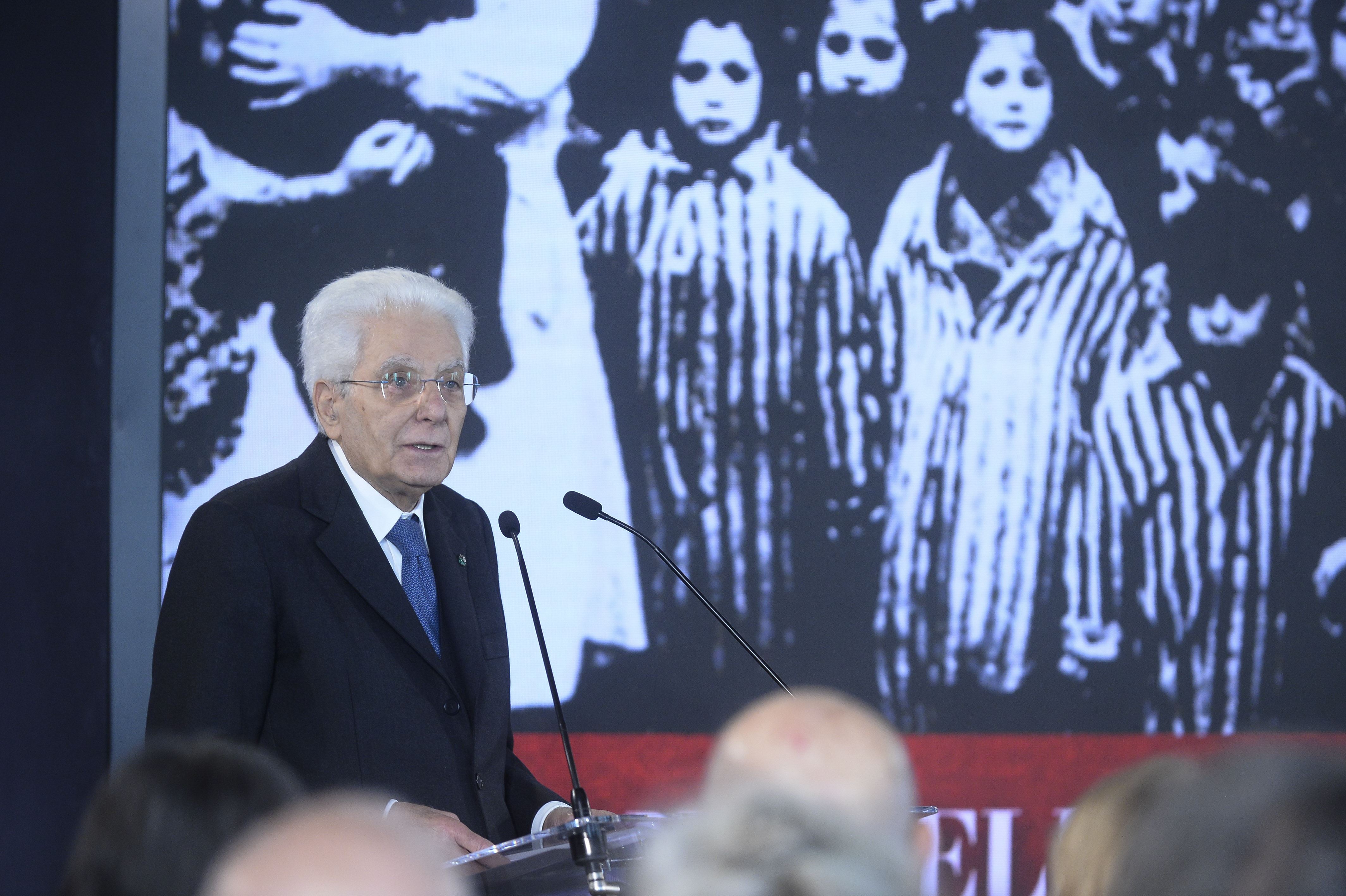 Mattarella: «Auschwitz l'abisso più oscuro toccato dall'umanità»