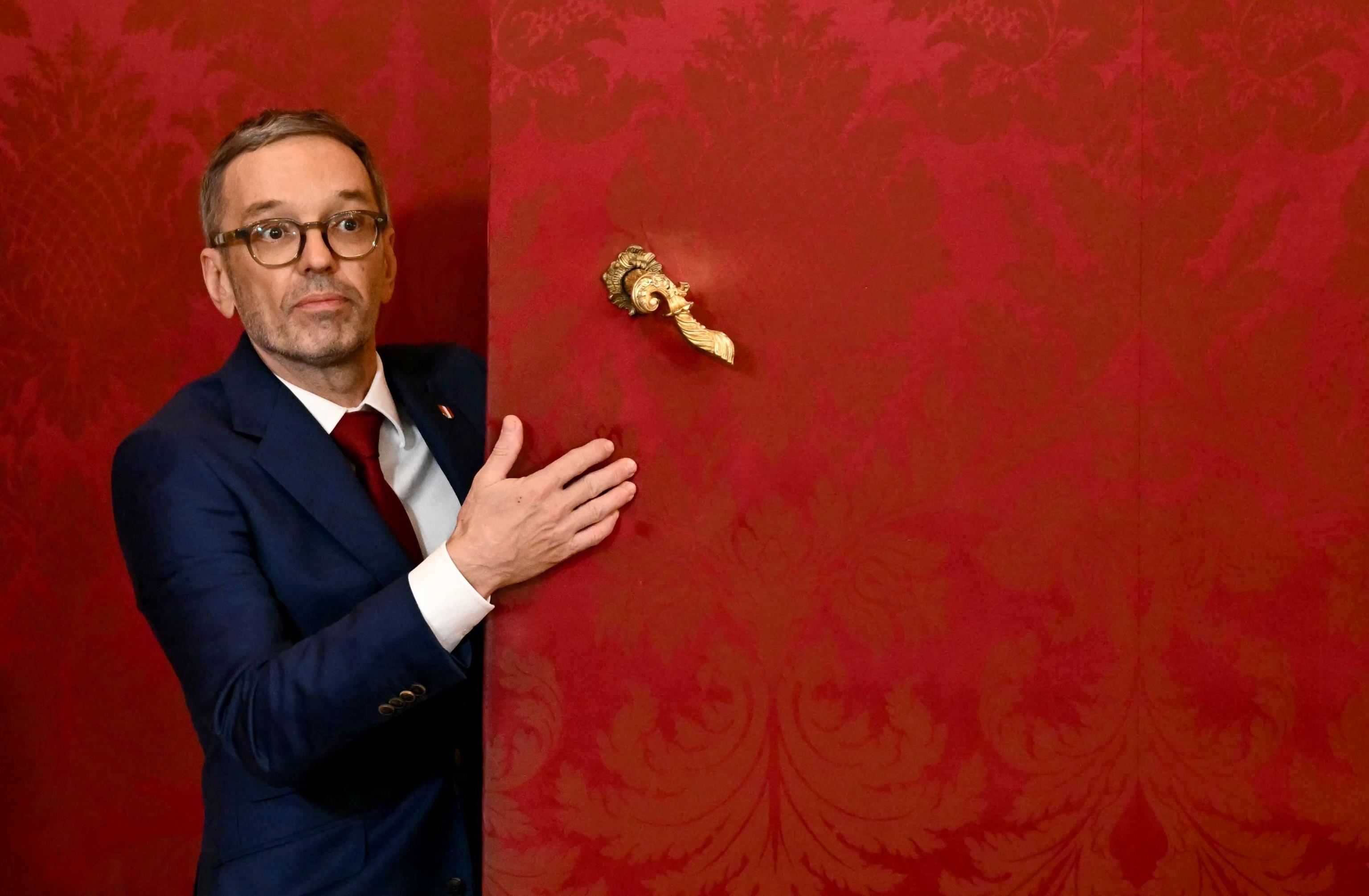 Herbert Kickl all’uscita dall’ufficio del presidente Alexander Van der Bellen