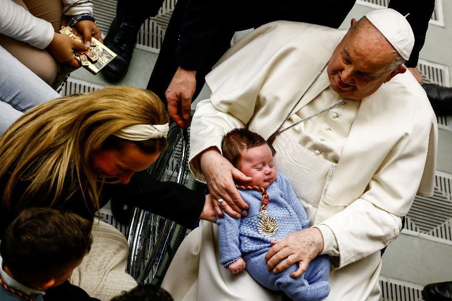 Il Papa: «Congo, basta violenze. Shoah, monito per impegno di pace»