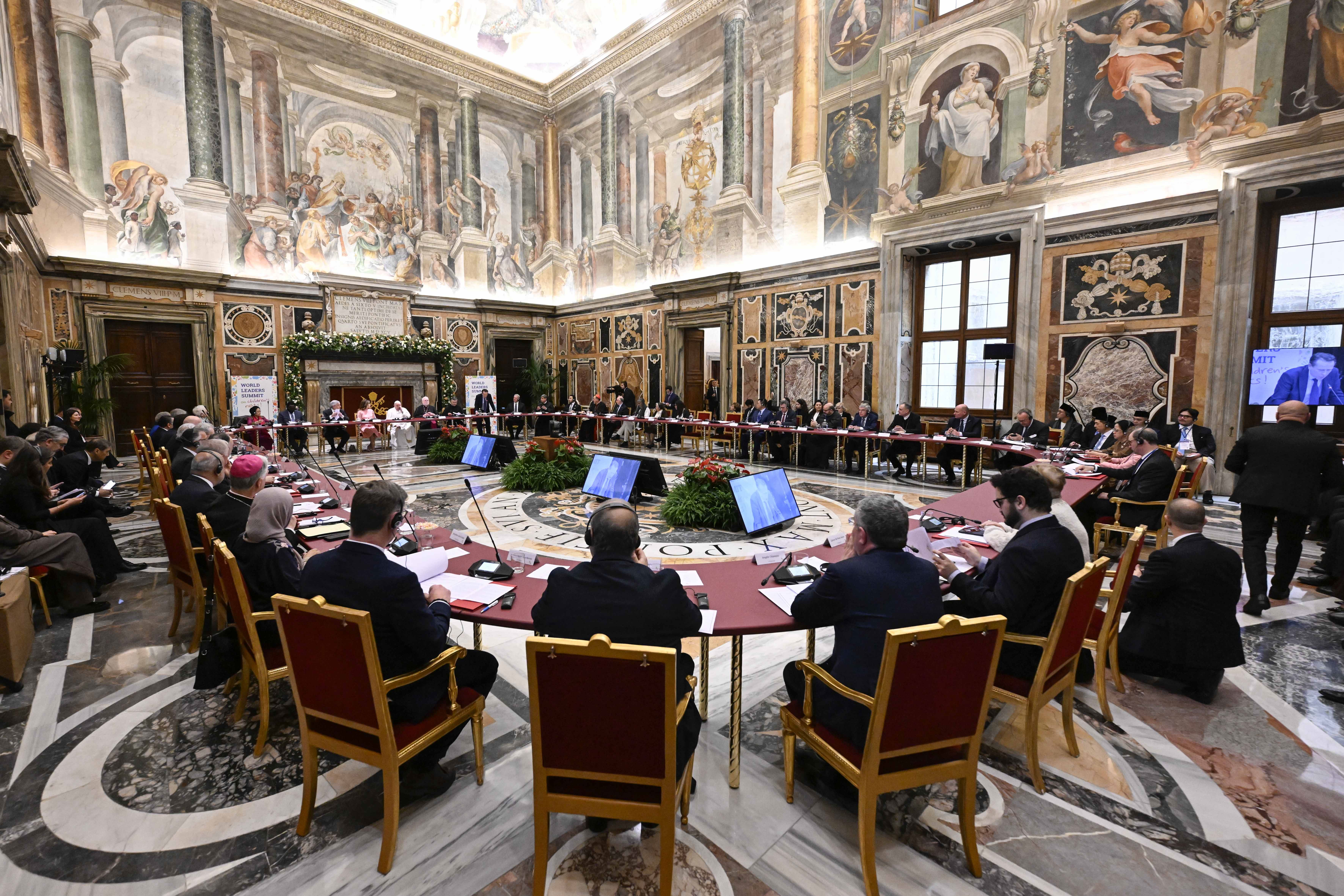  Il Papa annuncia una lettera sui bimbi. Senza loro nessun futuro