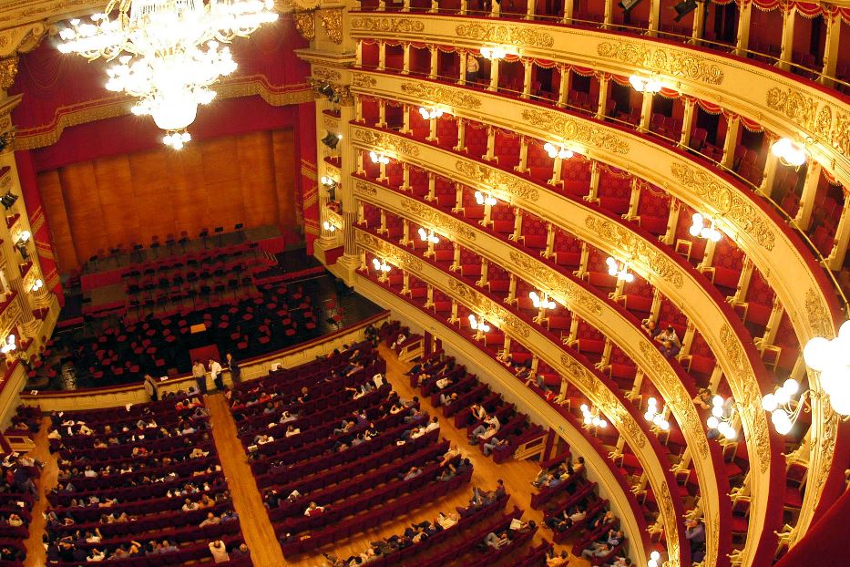 L'ultimo scandalo: 4 euro l’ora per lavorare come maschere a teatro