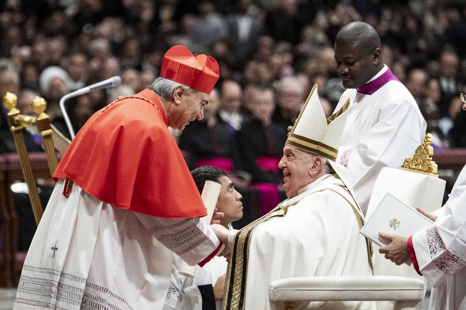 «Dal letto il Papa ci dice: sono debole, nulla di scandaloso»