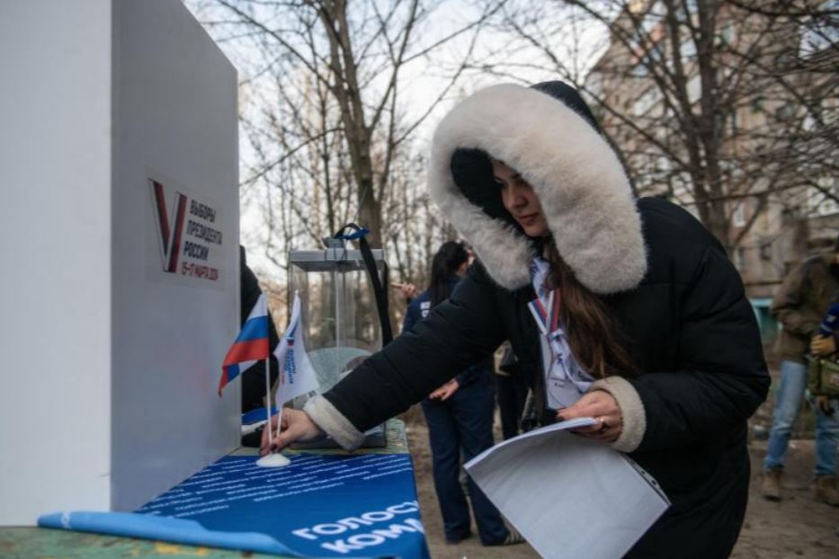 Il voto per le presidenziali russe a Donetsk