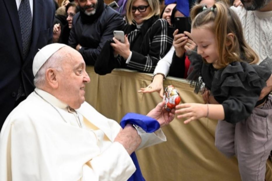 Il Papa: no al bullismo a scuola, prepara alla guerra