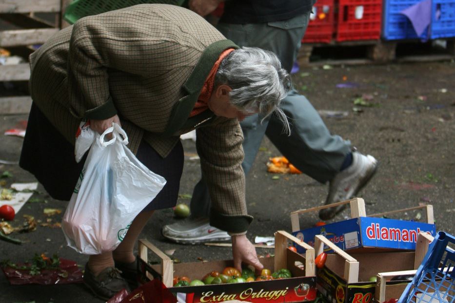 Sprechi alimentari, l’ingiustizia dalla produzione a casa nostra