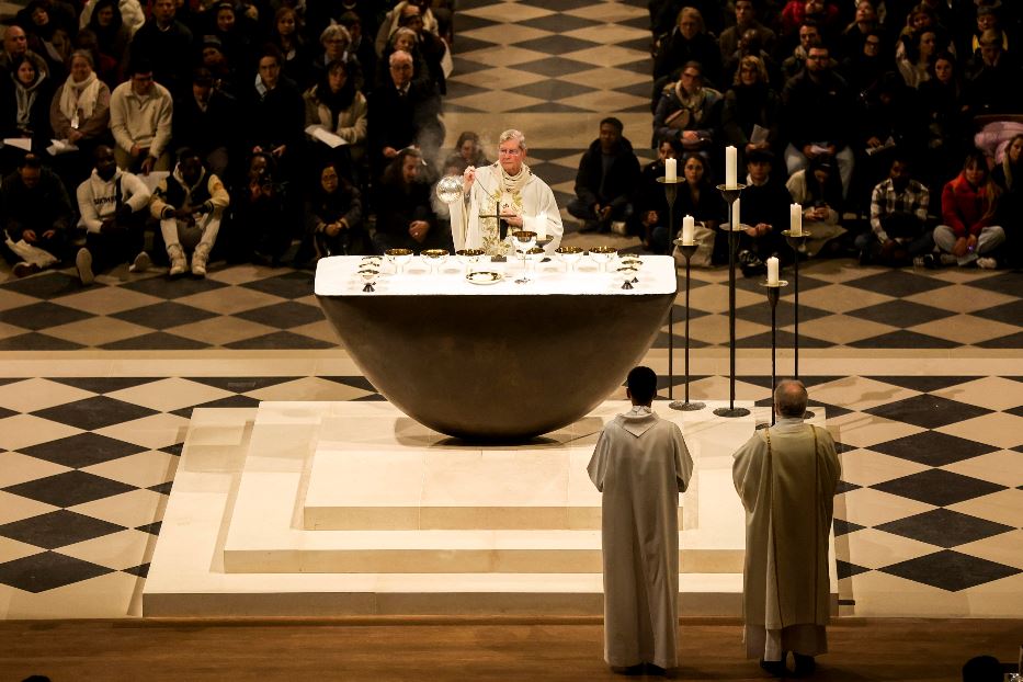 Il nuovo presbiterio della cattedrale di Notre-Dame, a Parigi