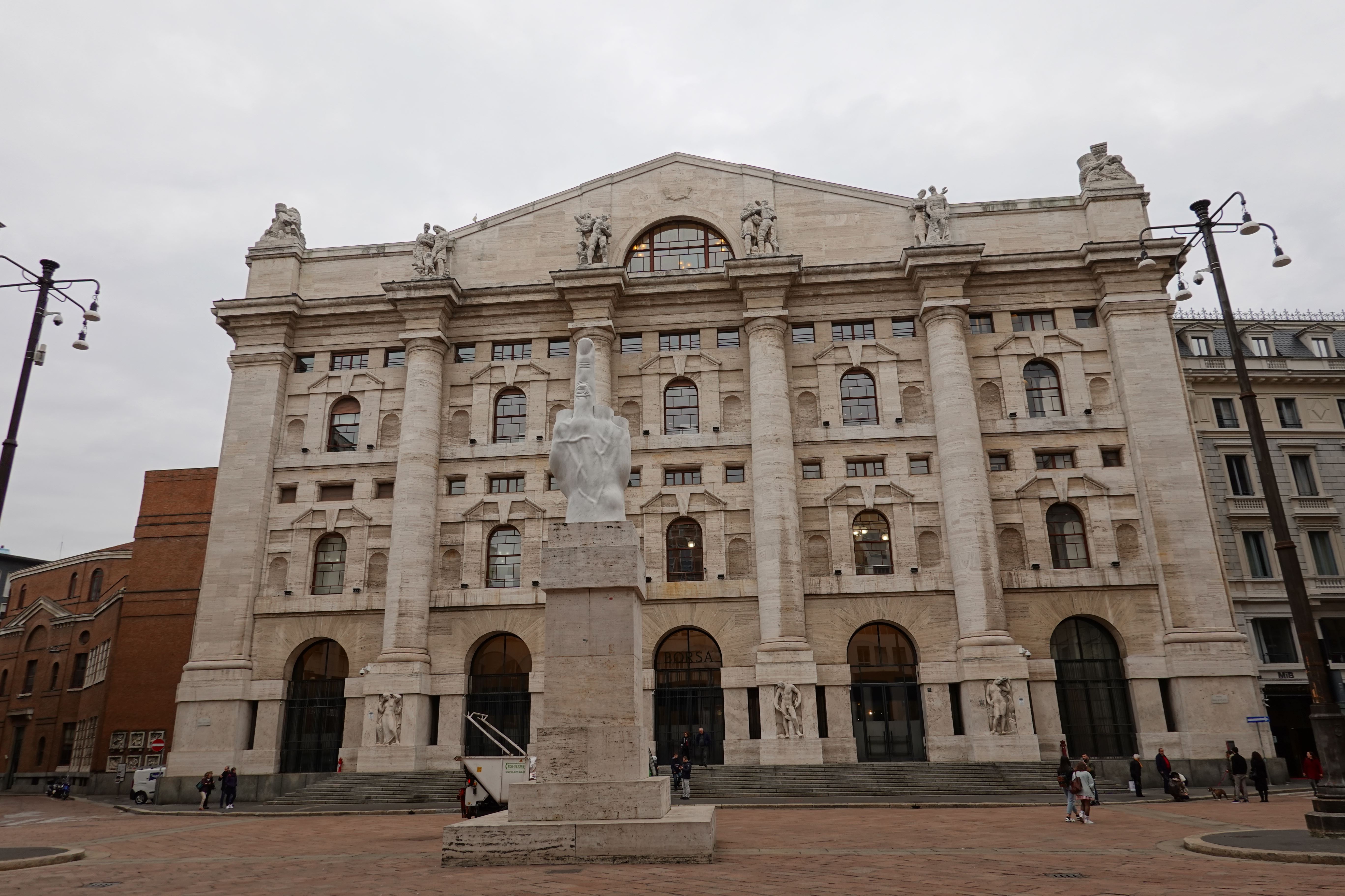 La sede della Borsa Italiana a Piazza Affari, a Milano