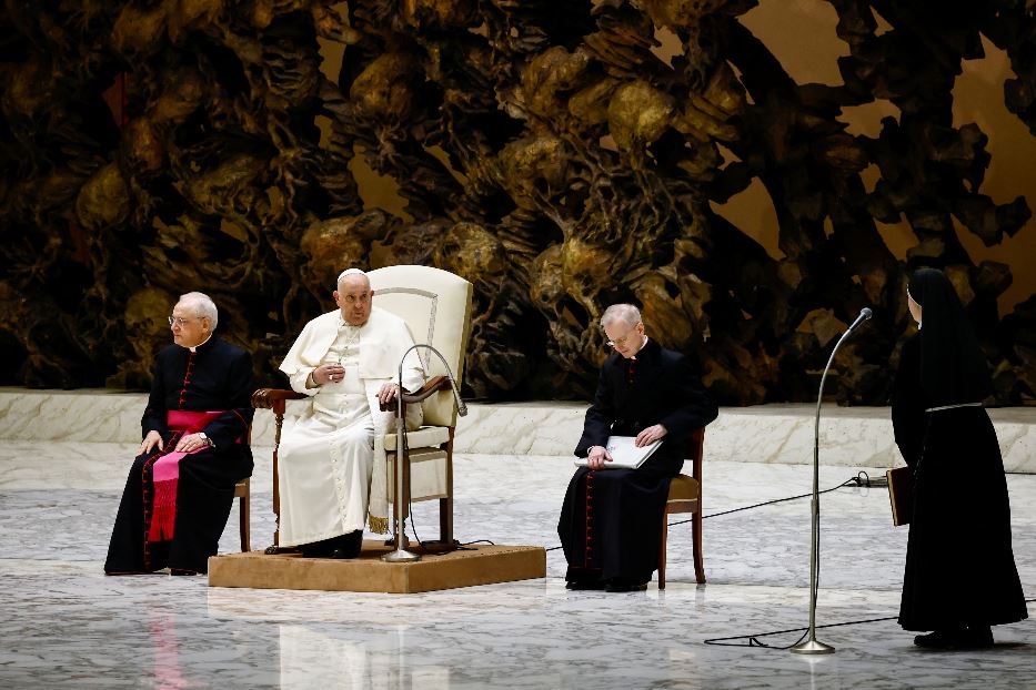 Il Papa: chiunque danneggia un bambino dovrà renderne conto a Dio