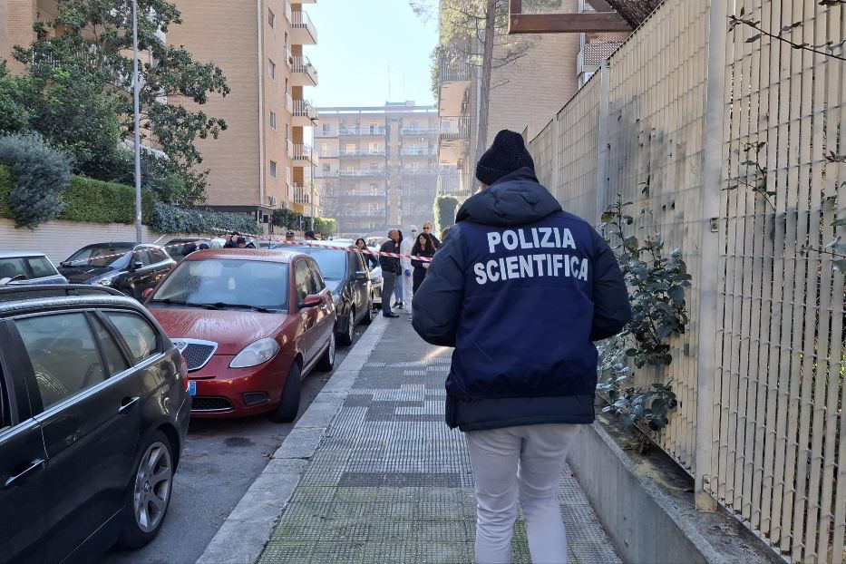 Neonato trovato morto in culla termica di una chiesa