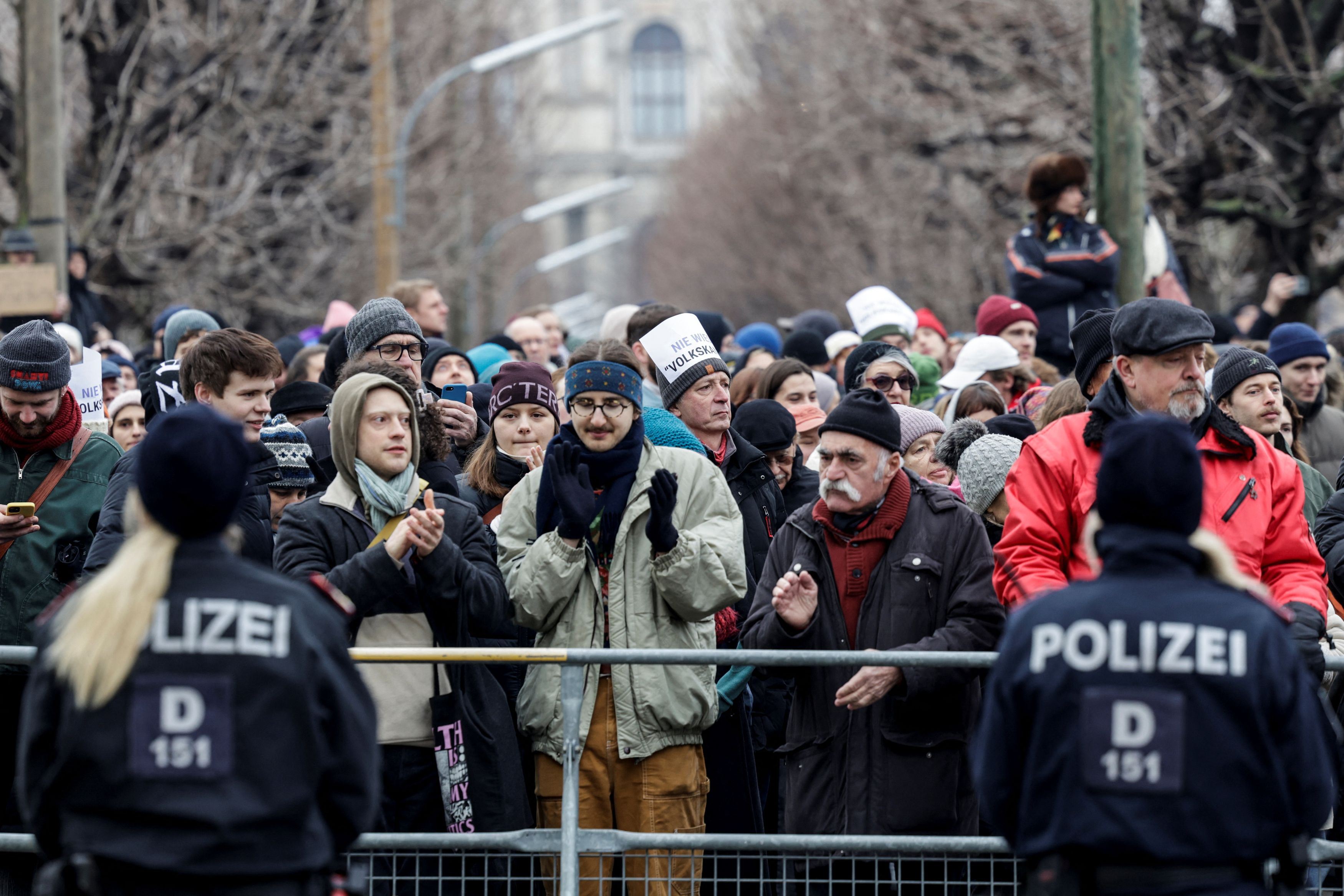 Proteste in Austria dopo l'annuncio di un possibile governo di estrema destra