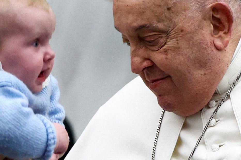 Il Papa: c’è più che mai bisogno di chi si spende per la vita umana