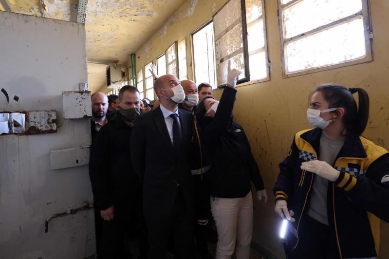 Il ministro degli Esteri francese Jean-Noel Barrot e quello tedesco Annalena Baerbock in visita al carcere siriano di Sednaya/Afp