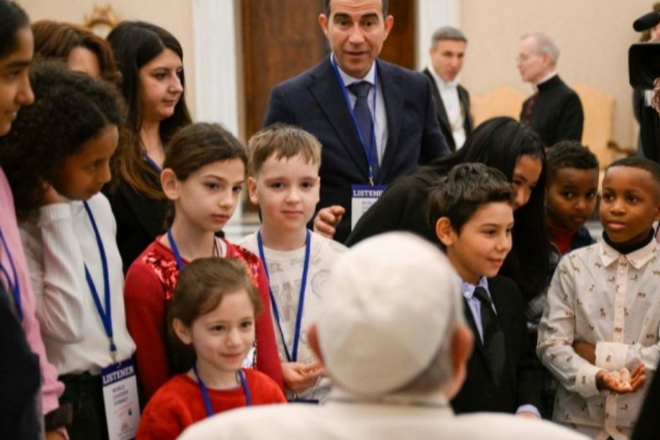 «Non vogliamo un mondo con la guerra»: cosa scrivono i bambini al Papa